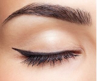 „Lash-Lifting Behandlung im Kosmetikstudio Elsa Cosmetic Hannover“