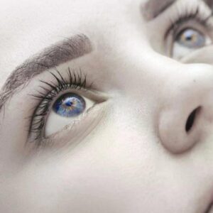 Lash-Lifting und Brow-Lifting Behandlung bei Elsa Cosmetic Hannover für natürliche Wimpern und volle Augenbrauen