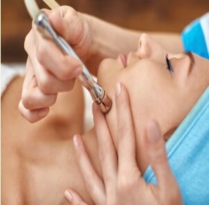 „Strahlender Teint nach der BB-Glow Behandlung in Hannover“